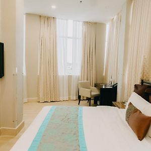 Goldberry Suites & Hotel Mactan